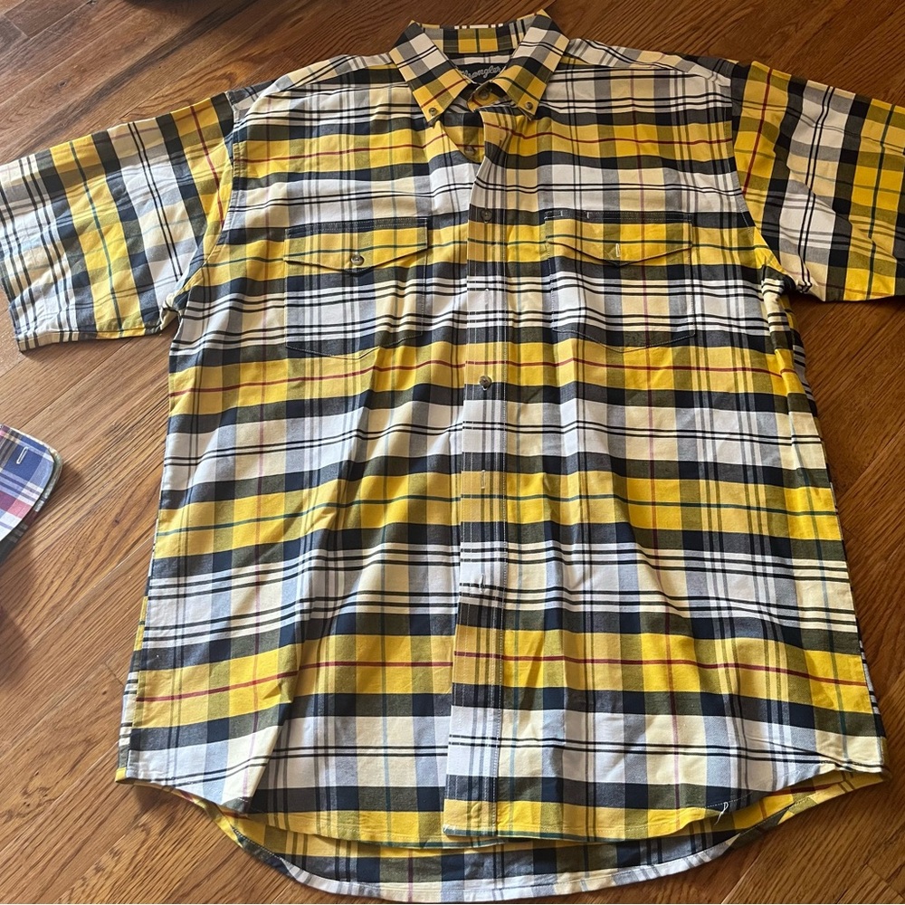 Wrangler Western SS Button Front Shirt, blue/white/yellow/red plaid, size L, EUC